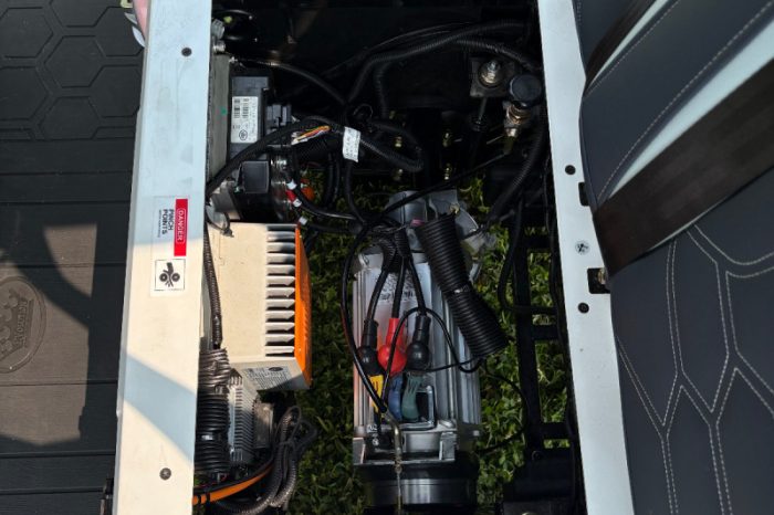 Evolution D-MAX GT4 Golf Cart - Image 11