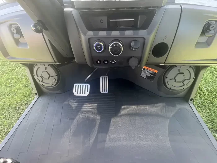 e20fx interior controls and speakers